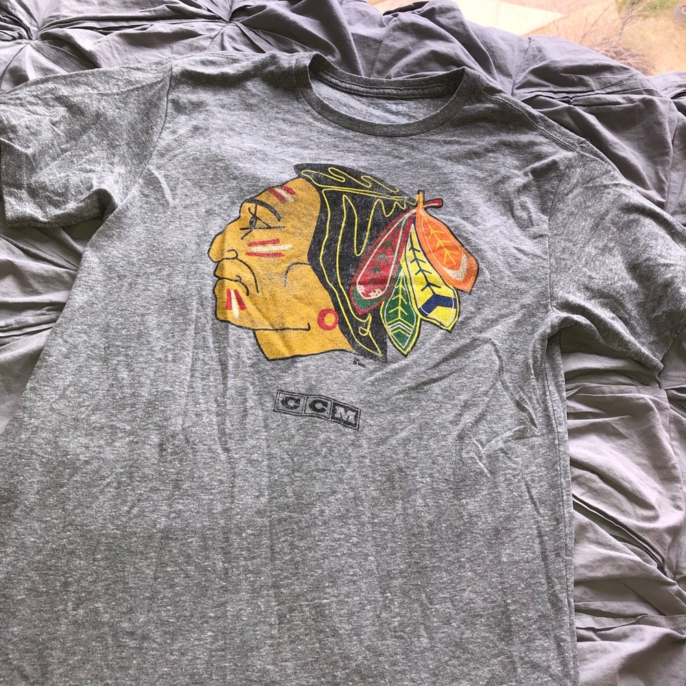 Grey Blackhawks tee